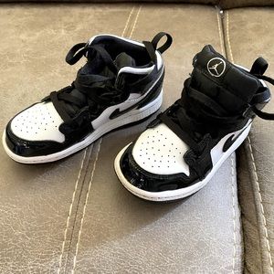 Jordan 1’s Toddler Boys size 9C. Good Condition. Worn a few times